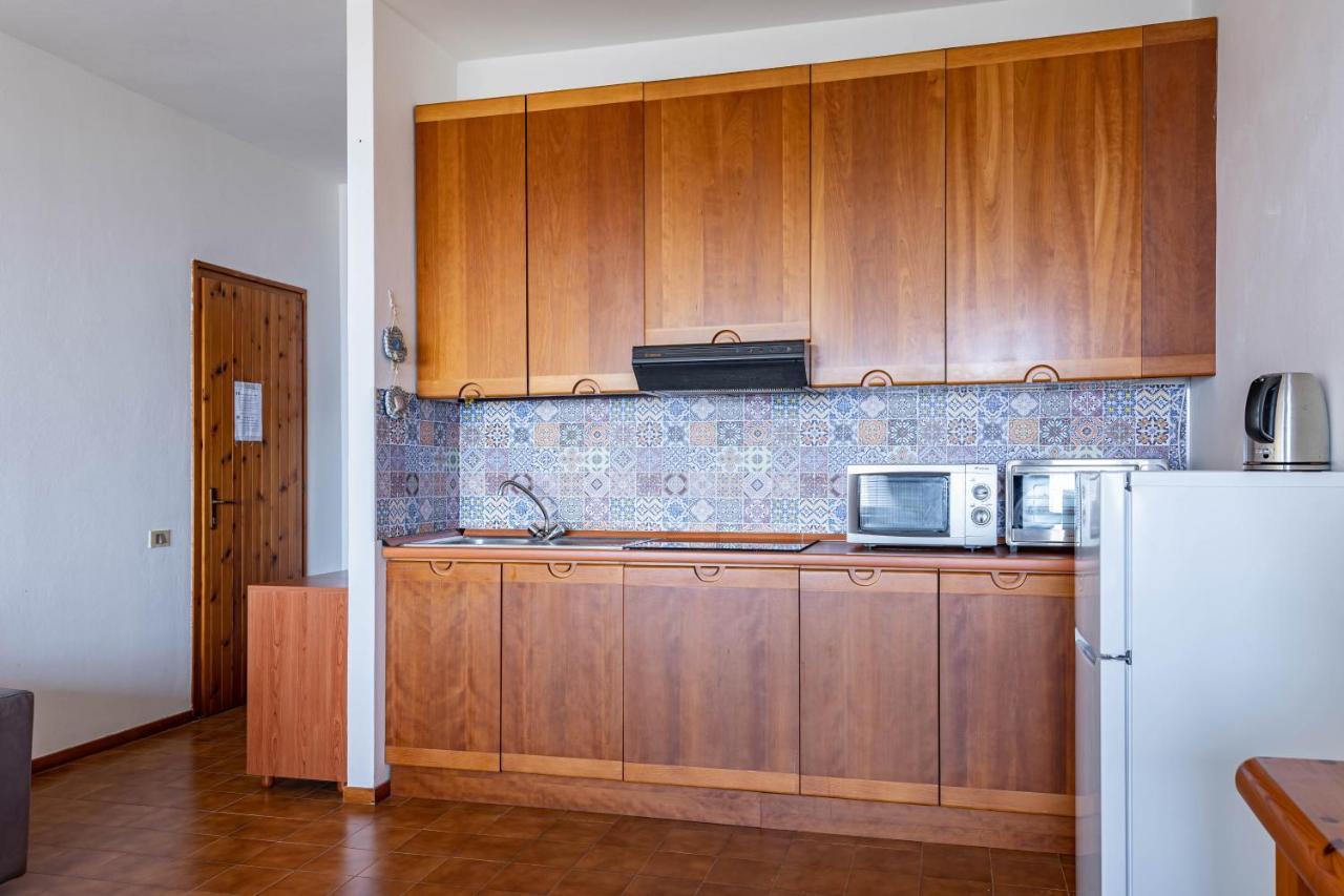 L&M Apartments - Pool - By Host4U Muscoline المظهر الخارجي الصورة